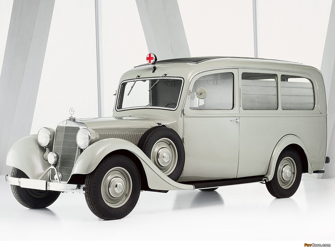 Mercedes-Benz 320 Krankenwagen (W142) 1937–42 pictures (1280 x 960)