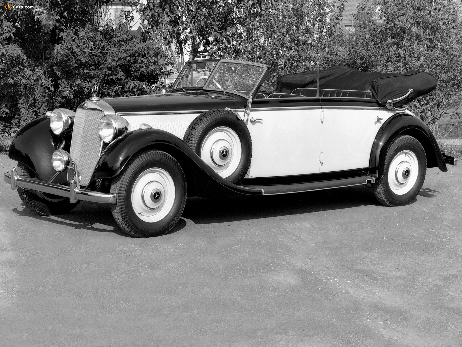 Mercedes-Benz 320 Cabriolet D (W142) 1937–42 pictures (1600 x 1200)