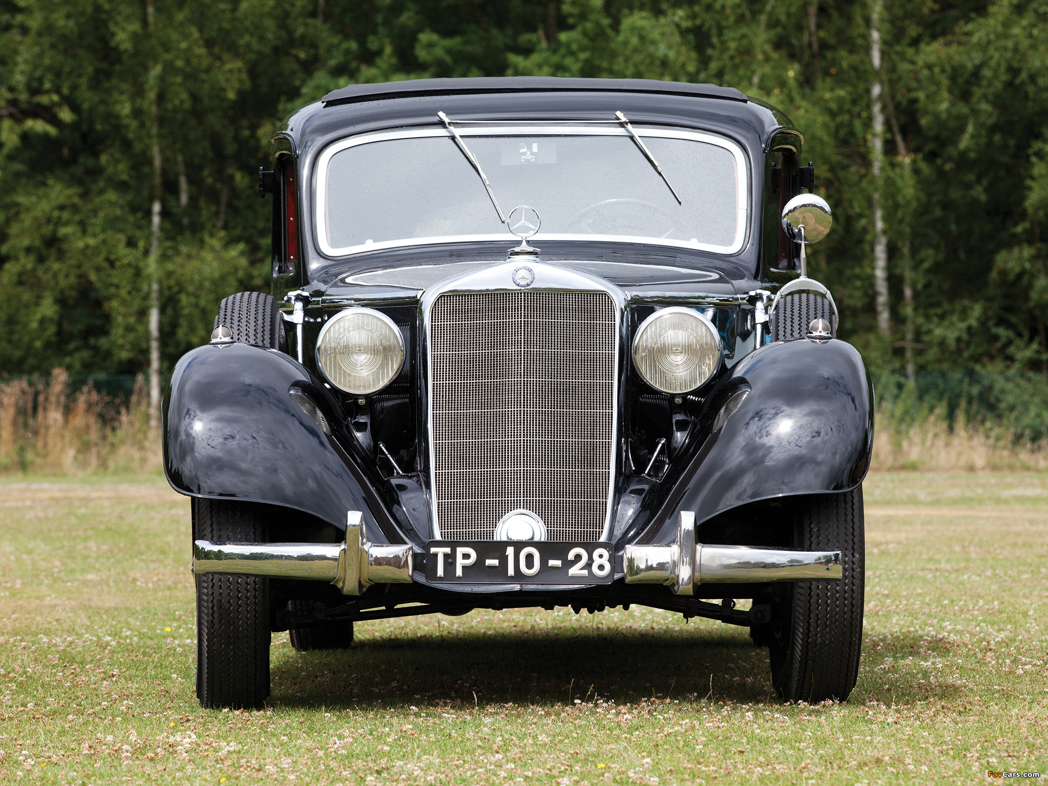 Photos of Mercedes-Benz 320 Pullman Limousine 1937–42 (2048 x 1536)