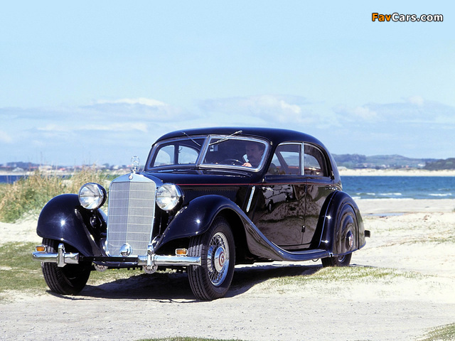 Photos of Mercedes-Benz 320 Stromlinien-Limousine Autobahnkurier (W142) 1938–39 (640 x 480)