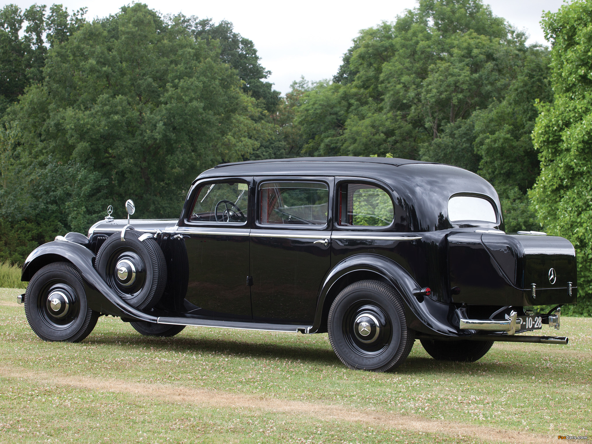 Pictures of Mercedes-Benz 320 Pullman Limousine 1937–42 (2048 x 1536)