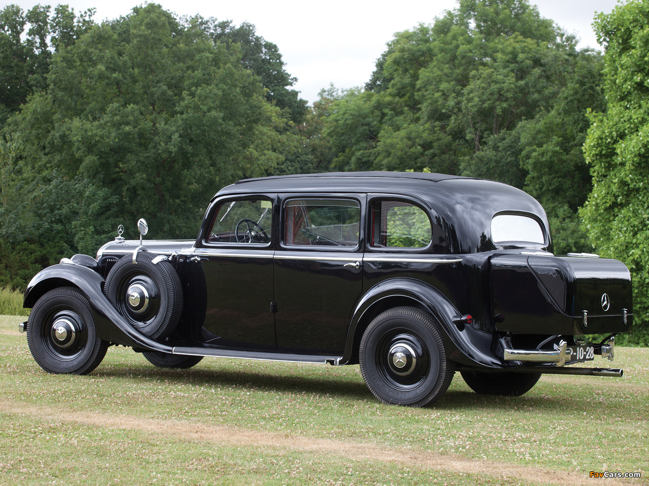 Pictures of Mercedes-Benz 320 Pullman Limousine 1937–42 (1280 x 960)