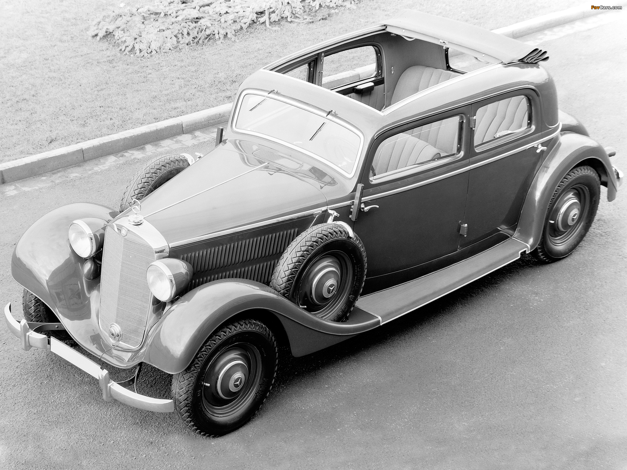 Mercedes-Benz 320 Limousine 1937–42 wallpapers (2048 x 1536)