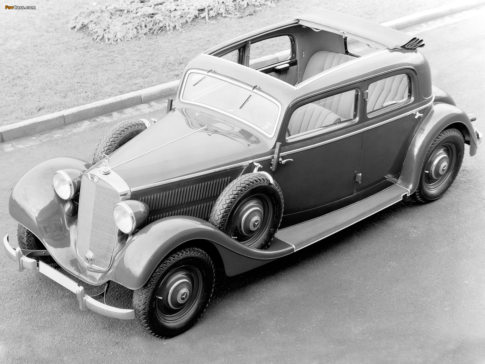 Mercedes-Benz 320 Limousine 1937–42 wallpapers (1600 x 1200)