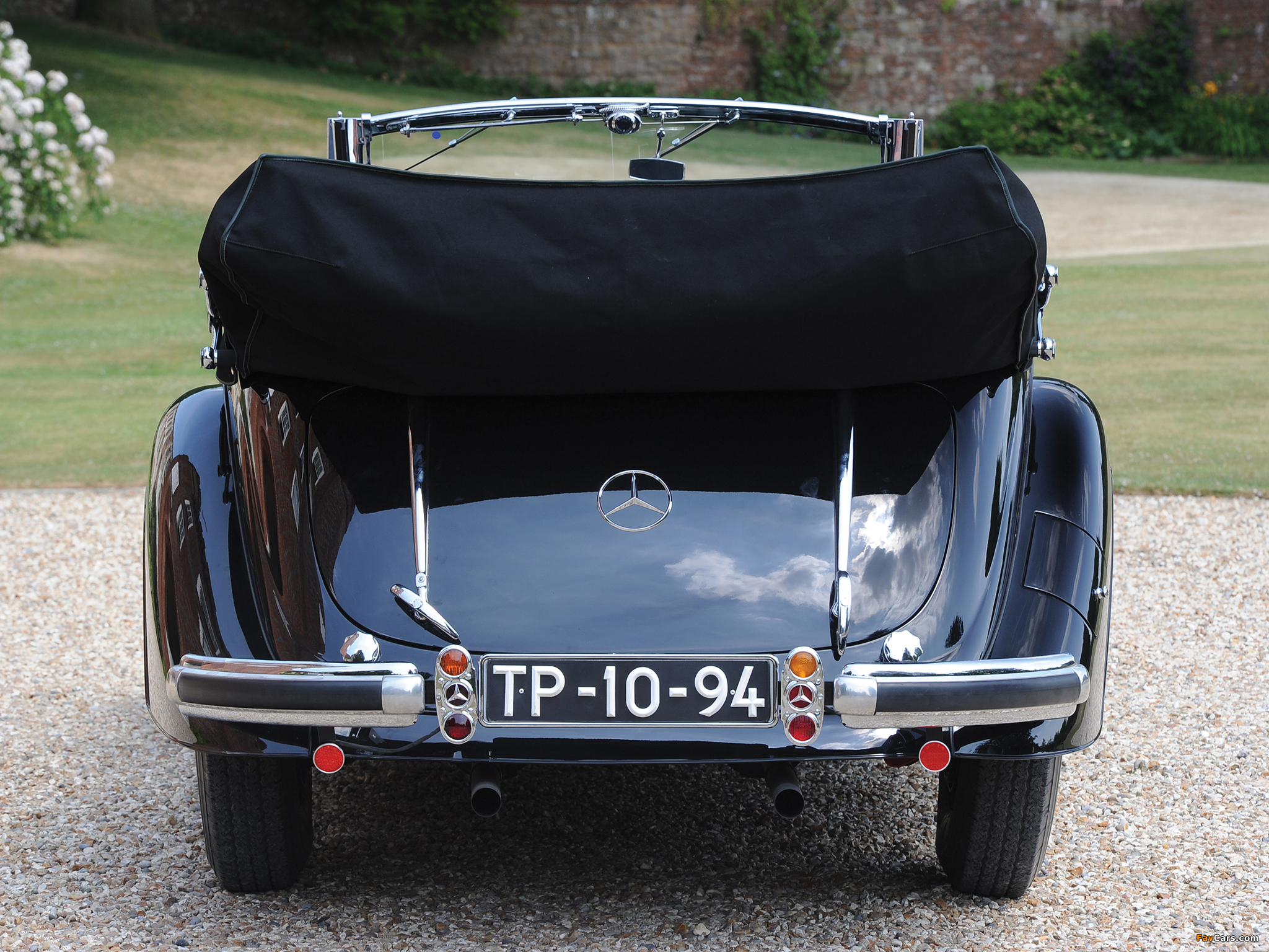 Images of Mercedes-Benz 540K Cabriolet B 1937–38 (2048 x 1536)