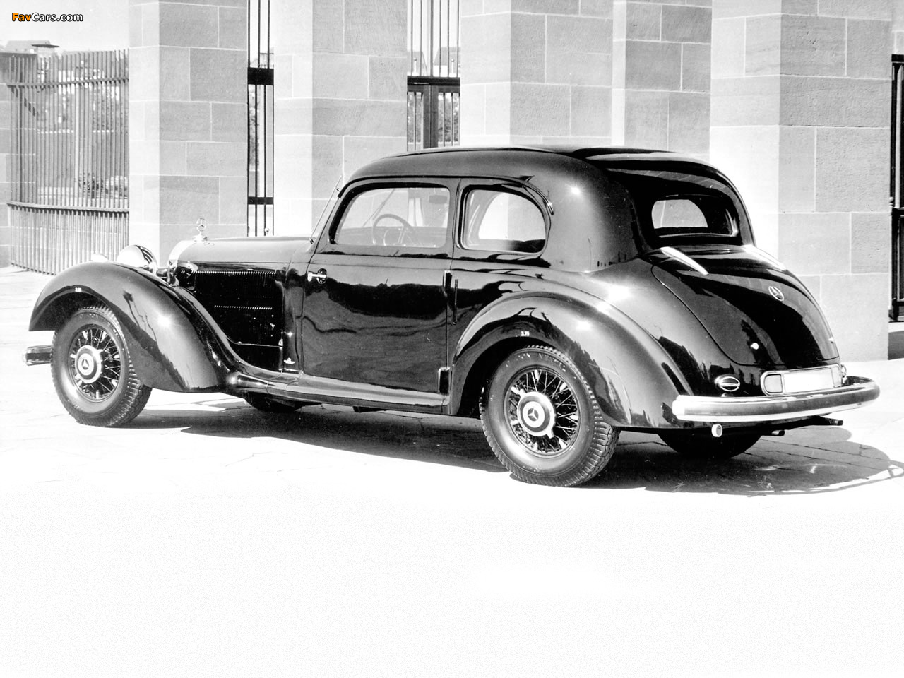 Mercedes-Benz 540K Armored (W24 AP) 1942–43 photos (1280 x 960)