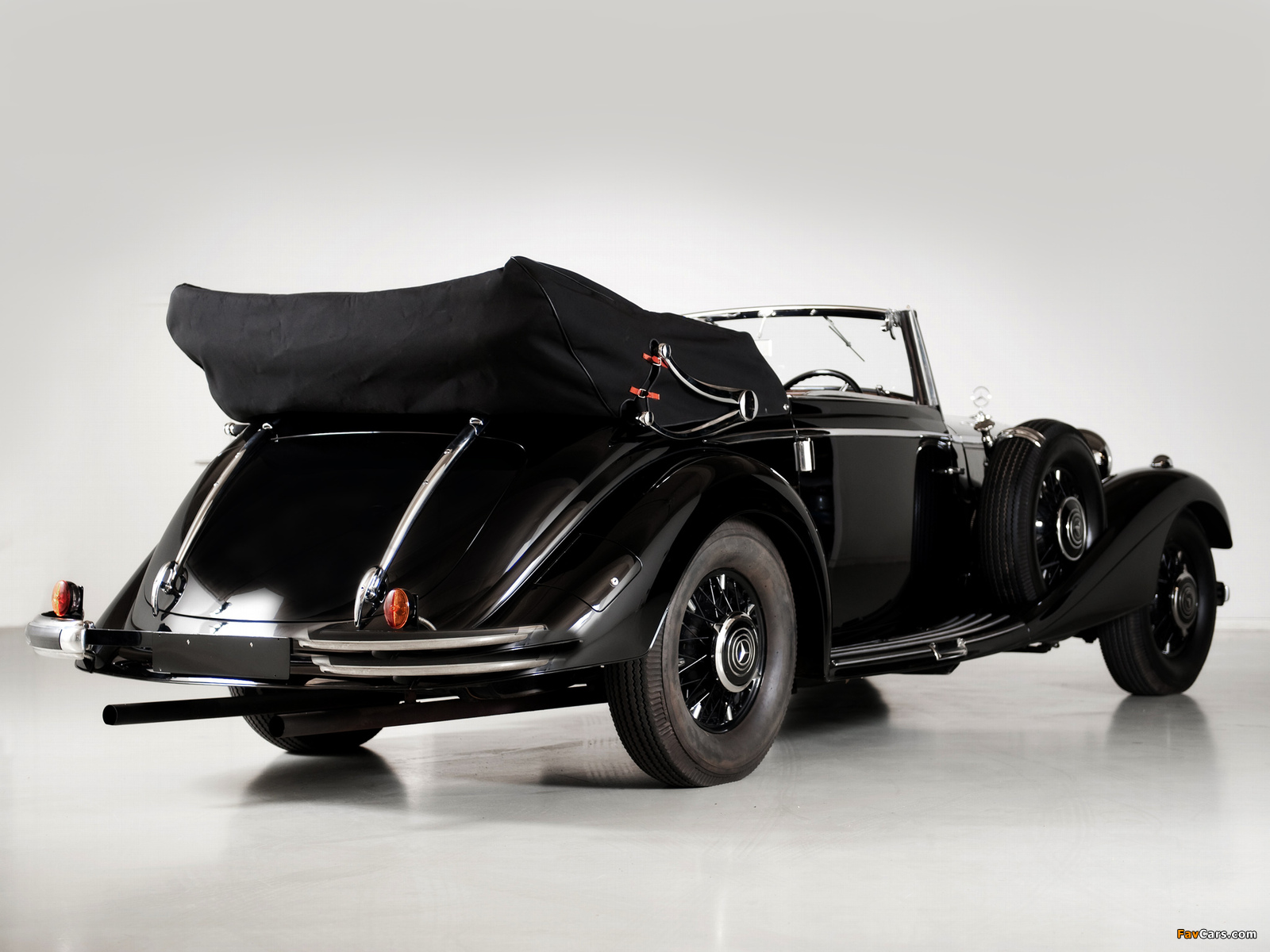 Photos of Mercedes-Benz 540K Cabriolet C 1937–38 (1600 x 1200)