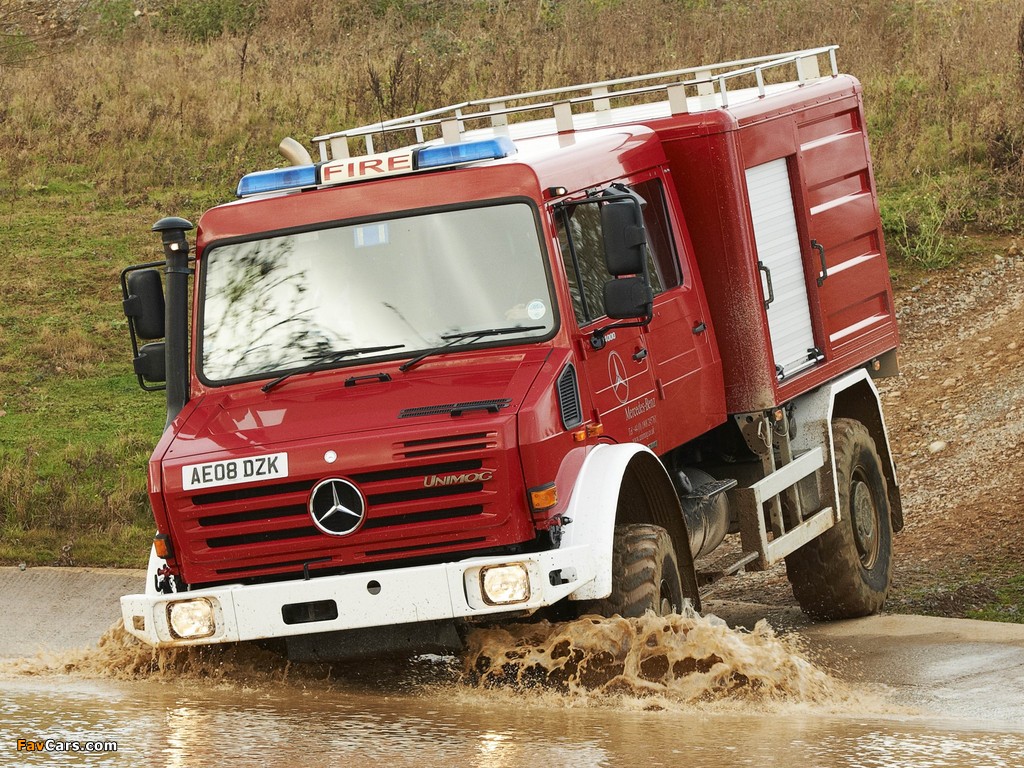 Images of Mercedes-Benz Unimog U4000 Double Cab Firetruck 2000–13 (1024 x 768)