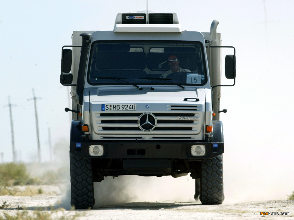 Images of Mercedes-Benz Unimog U5000 2000–13 (1024 x 768)