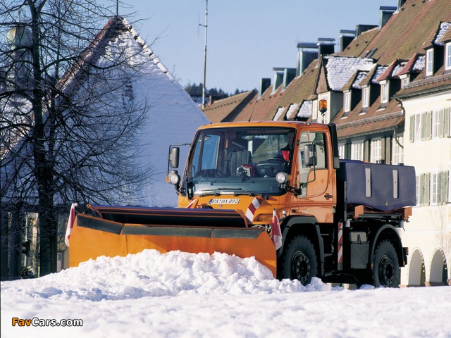 Mercedes-Benz Unimog U400 Road Service 2000–13 wallpapers (640 x 480)