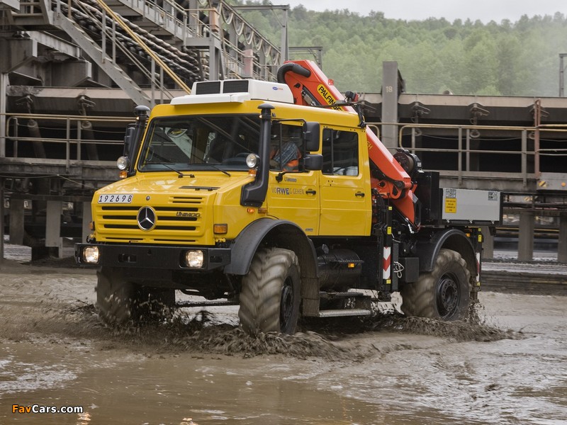 Photos of Mercedes-Benz Unimog U5000 L Double Cab 2000–13 (800 x 600)