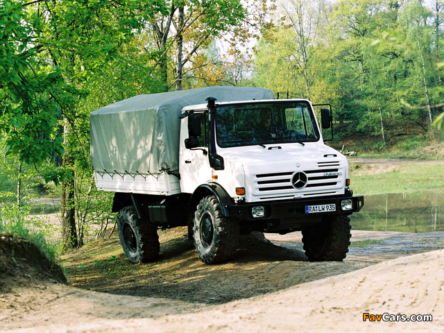 Photos of Mercedes-Benz Unimog U5000 2000–13 (640 x 480)