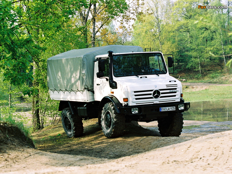 Photos of Mercedes-Benz Unimog U5000 2000–13 (800 x 600)