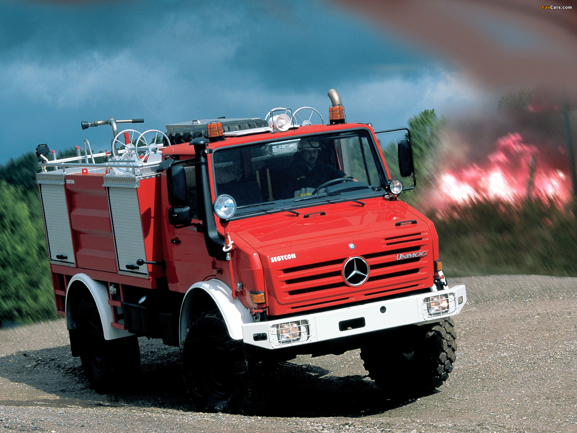 Photos of Mercedes-Benz Unimog U4000 Feuerwehr 2000–13 (1920 x 1440)