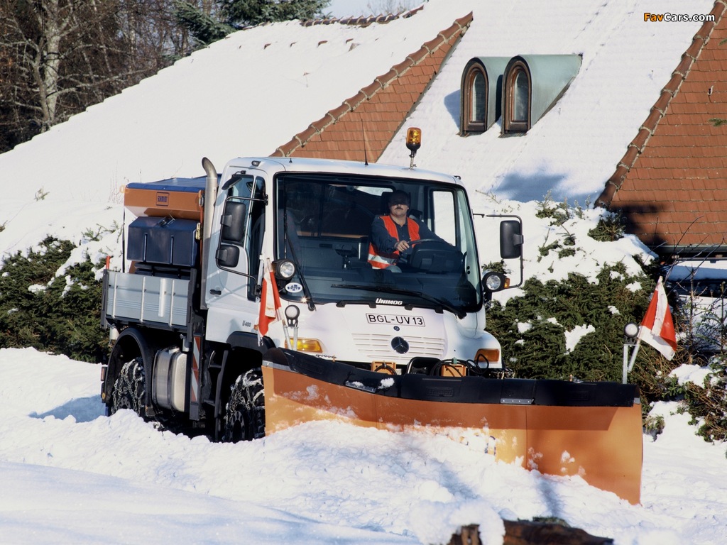 Pictures of Mercedes-Benz Unimog U400 Road Service 2000–13 (1024 x 768)