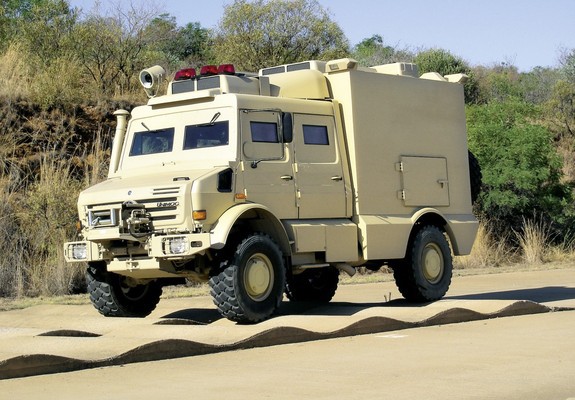 Pictures of Mercedes-Benz Armored Unimog U5000 Double Cab 2000–13
