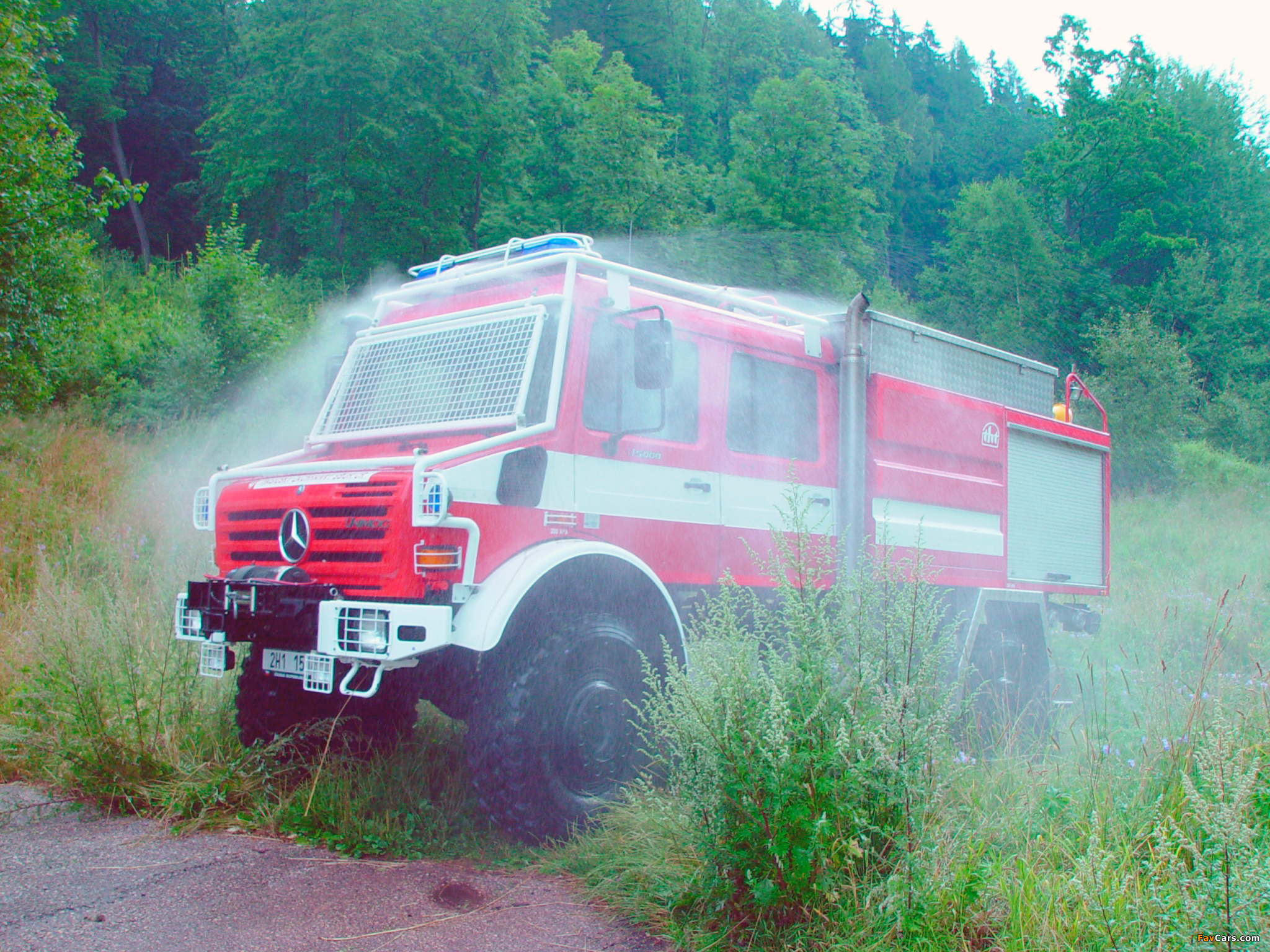Pictures of Mercedes-Benz Unimog U5000 Feuerwehr 2000–13 (2048 x 1536)