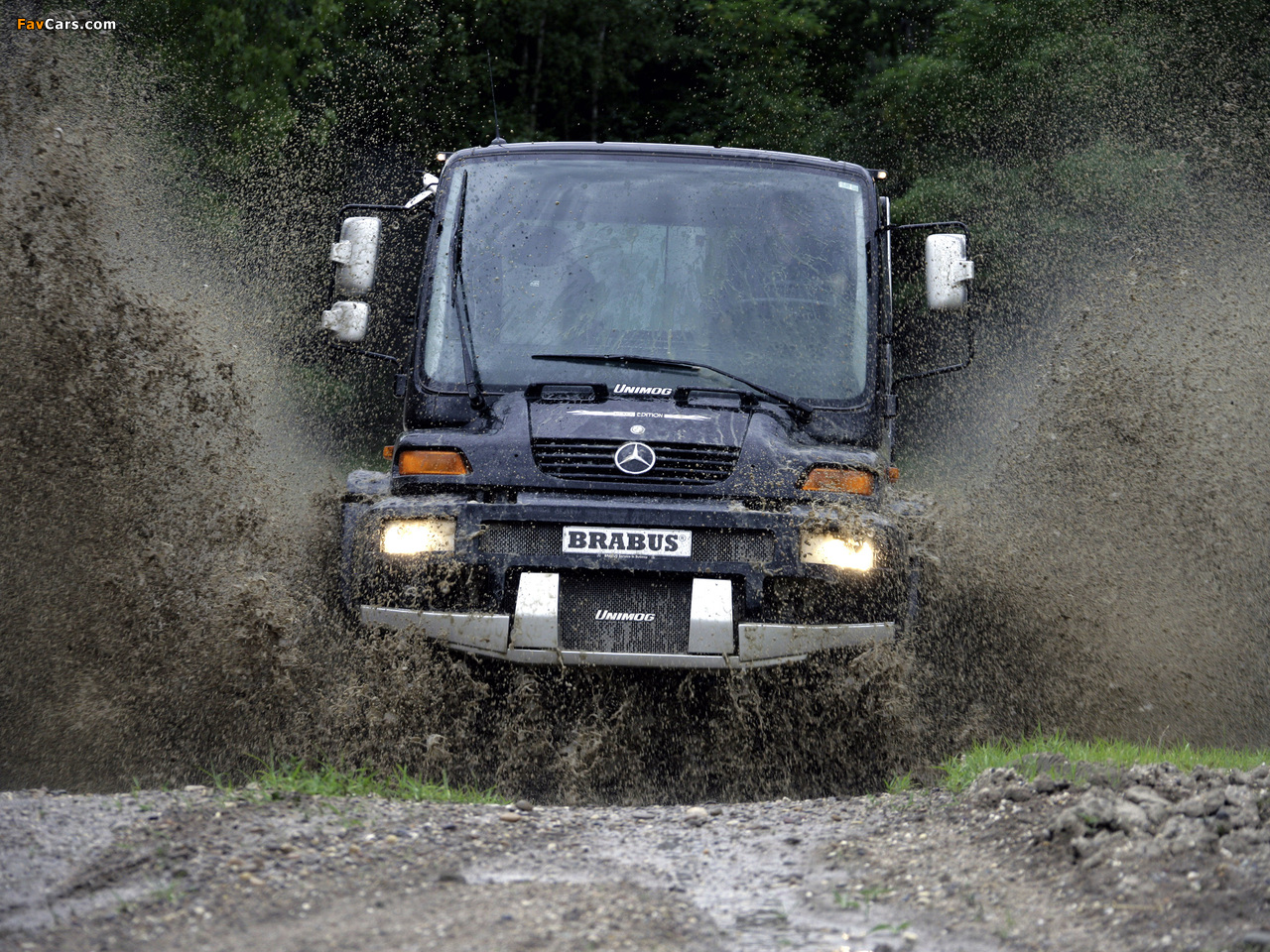 Brabus Mercedes-Benz Unimog U500 Black Edition 2006–13 wallpapers (1280 x 960)