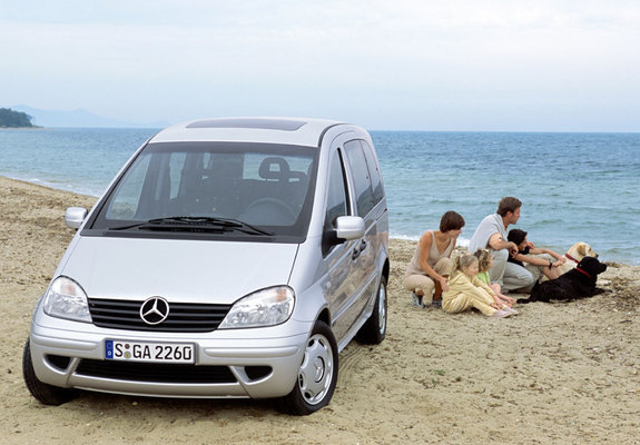 MINICHAMPS 1/43 SCALE 400 031202 - 2002 Mercedes Benz Vaneo - Red EUR