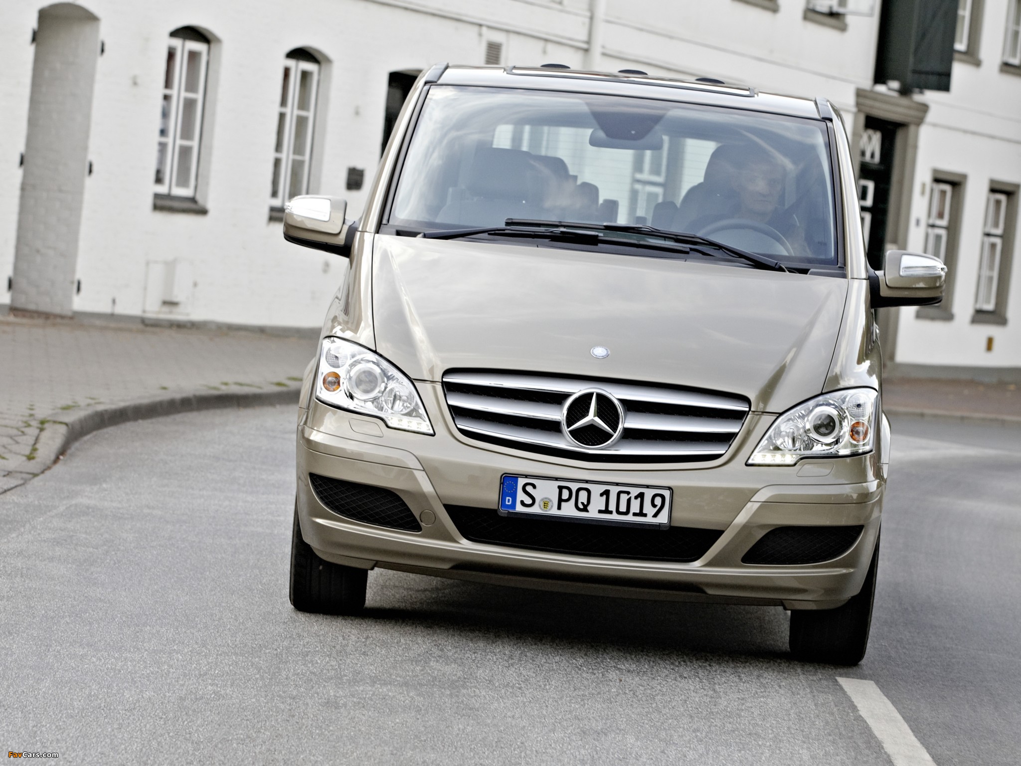Images of Mercedes-Benz Viano (W639) 2010 (2048 x 1536)