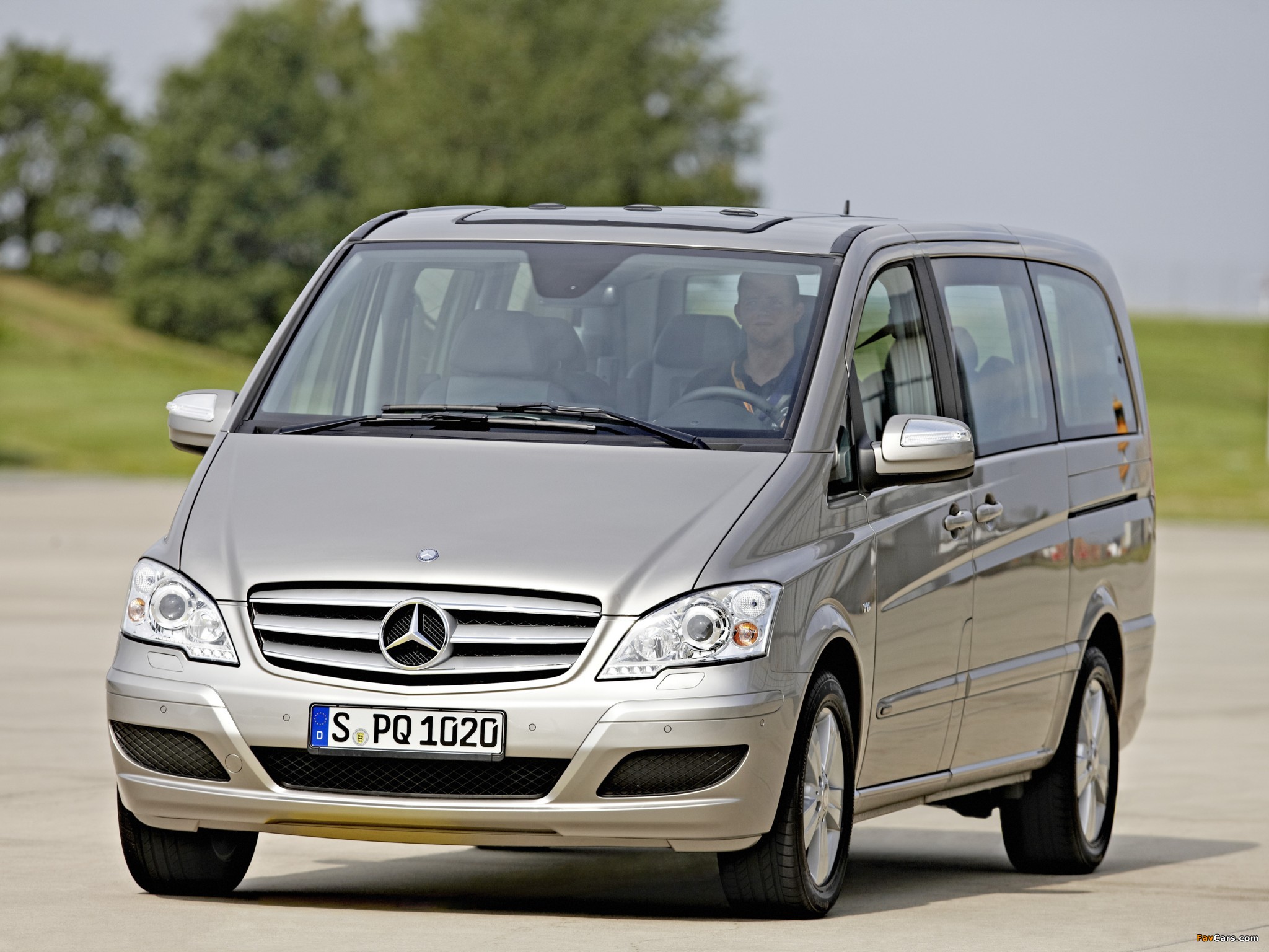 Mercedes-Benz Viano (W639) 2010 images (2048 x 1536)