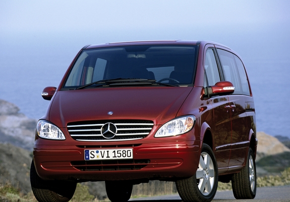 Photos of Mercedes-Benz Viano 4MATIC (W639) 2003–10