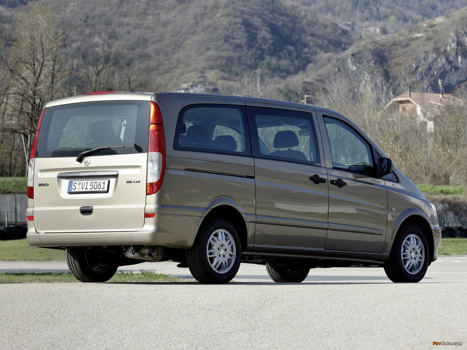 Images of Mercedes-Benz Vito Shuttle (W639) 2011 (1600 x 1200)