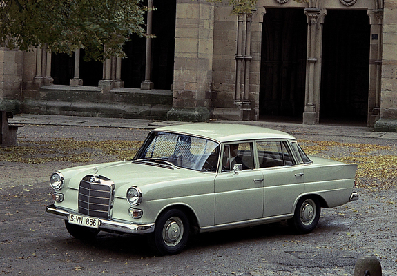 Mercedes-Benz 200 D (W110) 1965–68 pictures