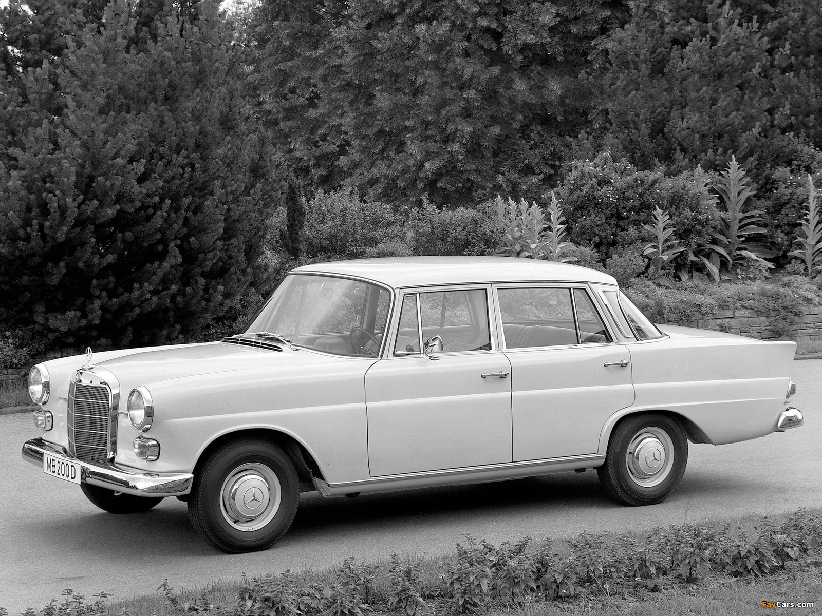 Mercedes-Benz 200 D (W110) 1965–68 pictures (1600 x 1200)