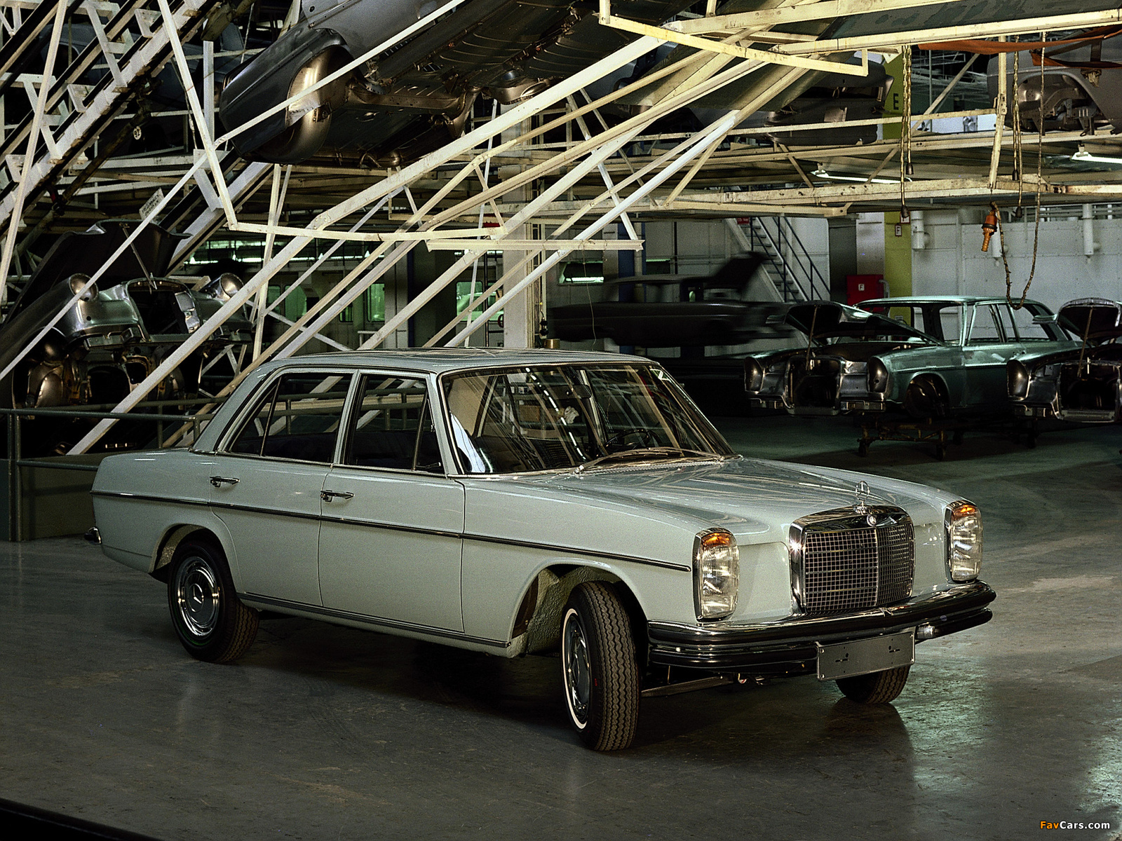 Mercedes-Benz E-Klasse (W114/115) 1967–76 photos (1600 x 1200)