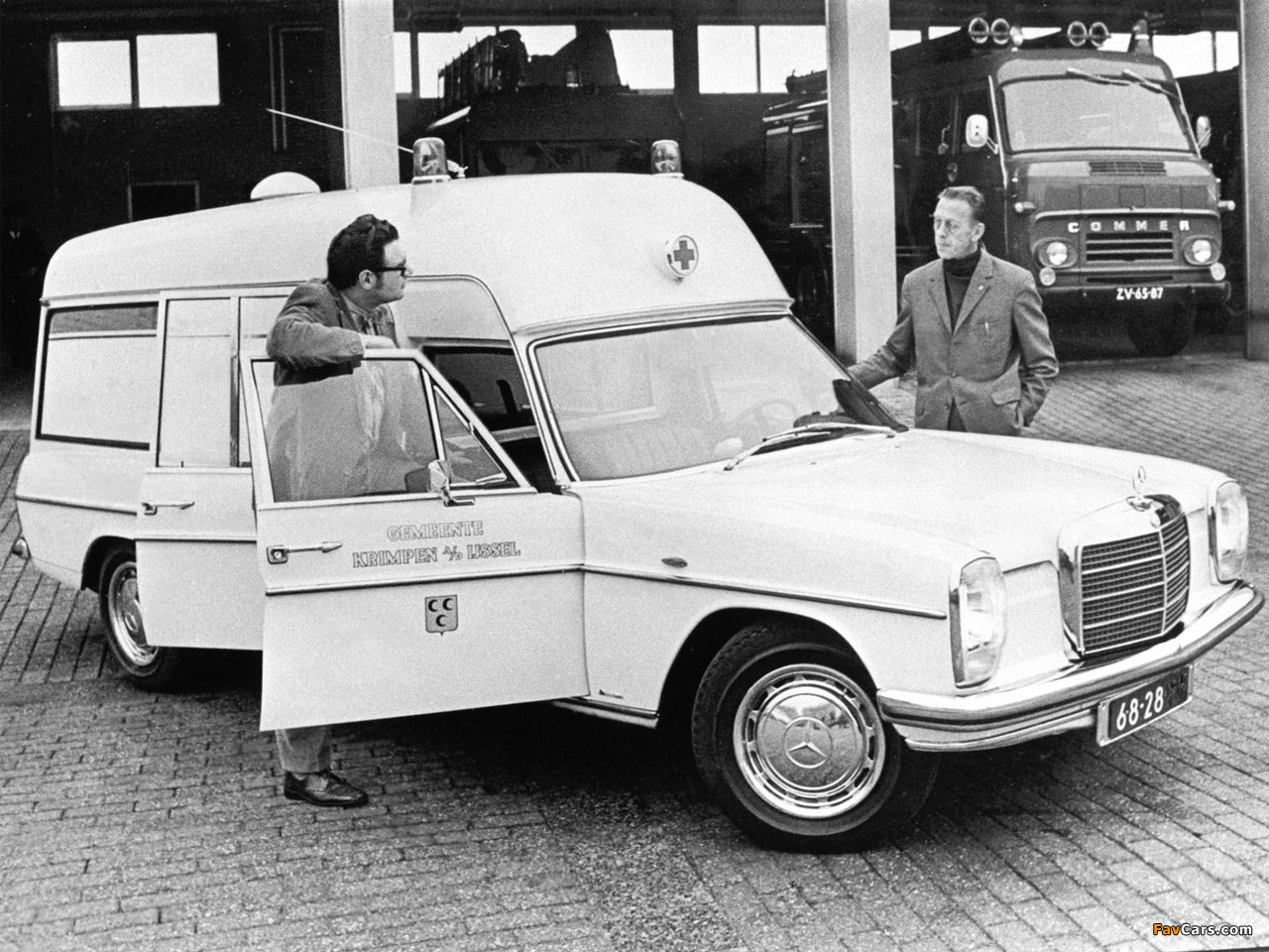 Mercedes-Benz 220 D/8 Ambulance by Visser (VF115) 1968–73 wallpapers (1280 x 960)