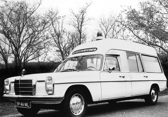 Photos of Binz Mercedes-Benz 220 D/8 Ambulance (VF115) 1968–73