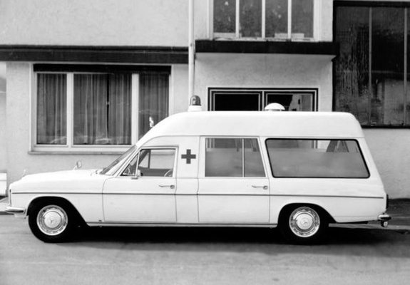 Pictures of Binz Mercedes-Benz 220 D/8 Ambulance (VF115) 1968–73