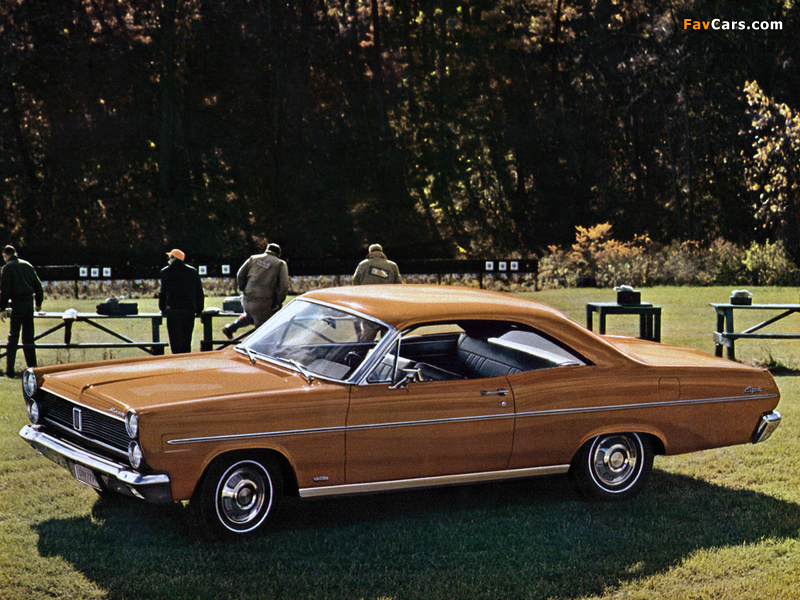 Mercury Comet Capri Hardtop Coupe 1967 photos (800 x 600)