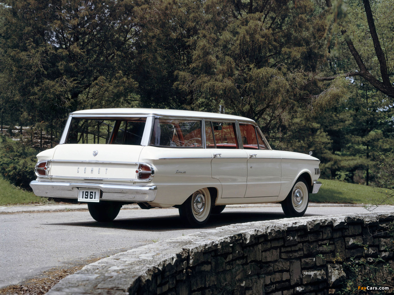 Images of Mercury Comet 4-door Station Wagon (71A) 1961 (1280 x 960)