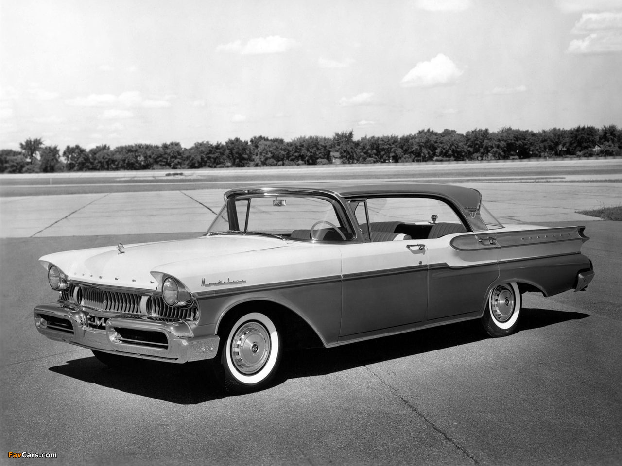 Photos of Mercury Montclair Hardtop Sedan (57B) 1957 (1280 x 960)