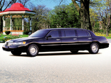 Pictures of Lincoln Town Car Premier Limousine by Miller-Meteor 2000–03