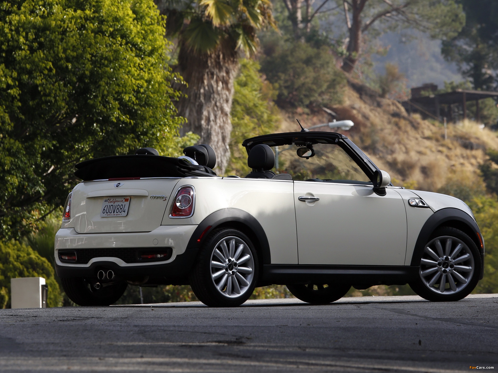 Mini Cooper S Cabrio US-spec (R57) 2010 pictures (2048 x 1536)