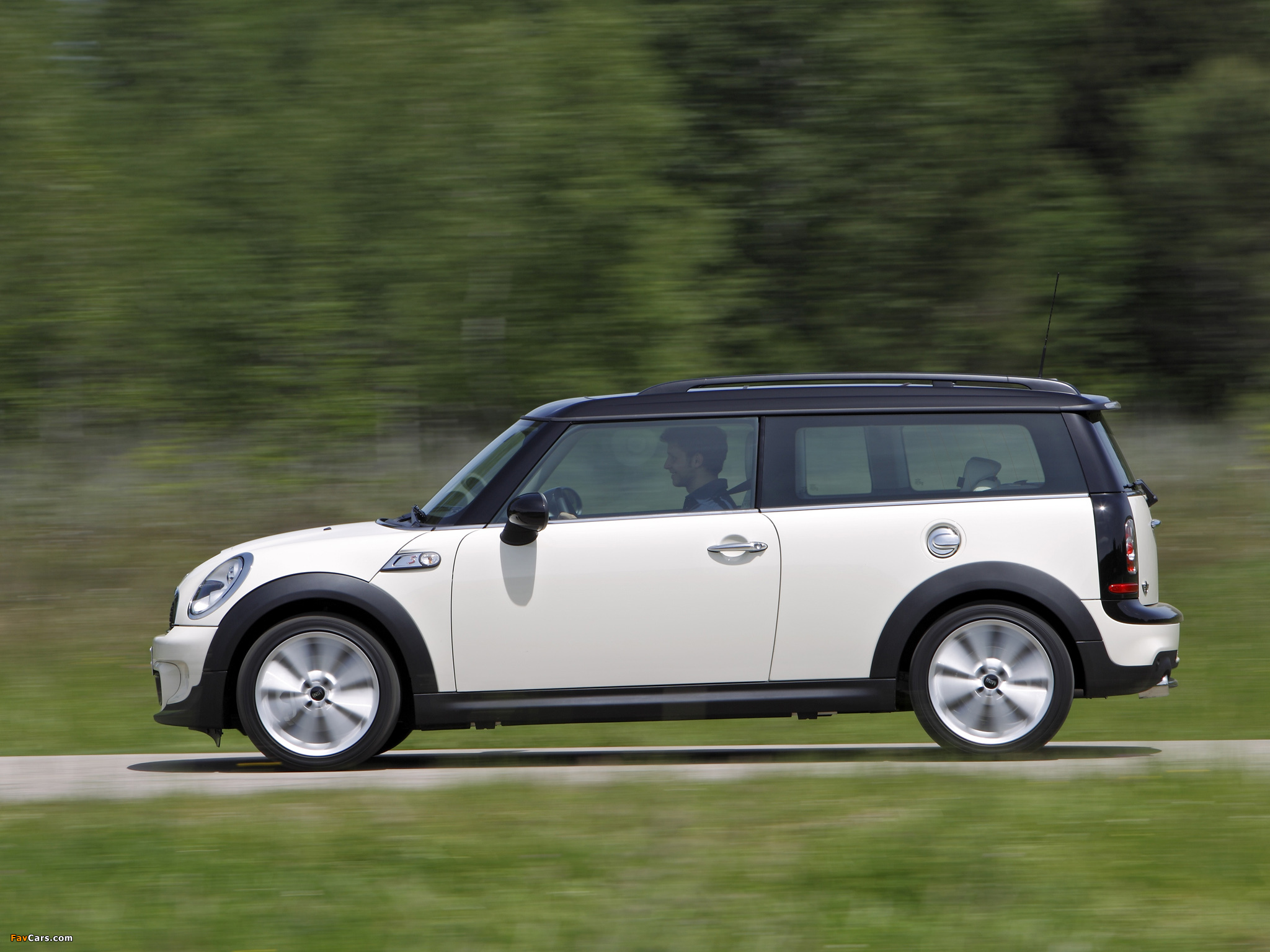 MINI Cooper S Clubman (R55) 2010 photos (2048 x 1536)