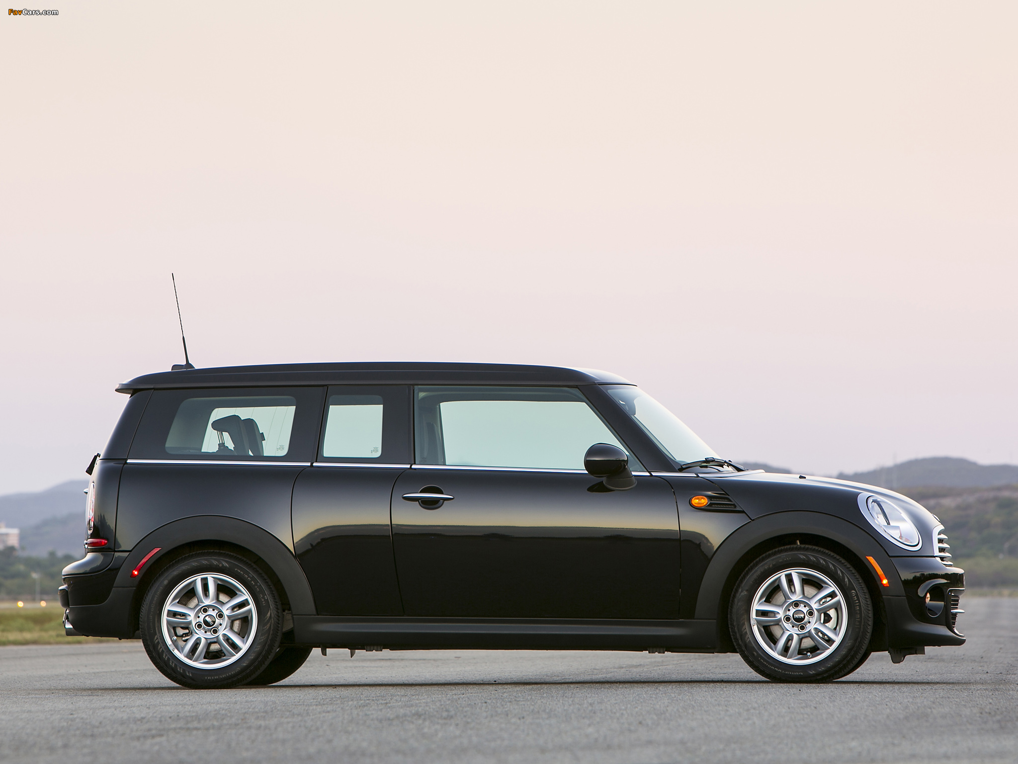 MINI Cooper Clubman US-spec (R55) 2010 wallpapers (2048 x 1536)