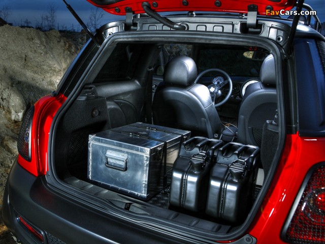 Mini Cooper S by DSQUARED 2011 pictures (640 x 480)