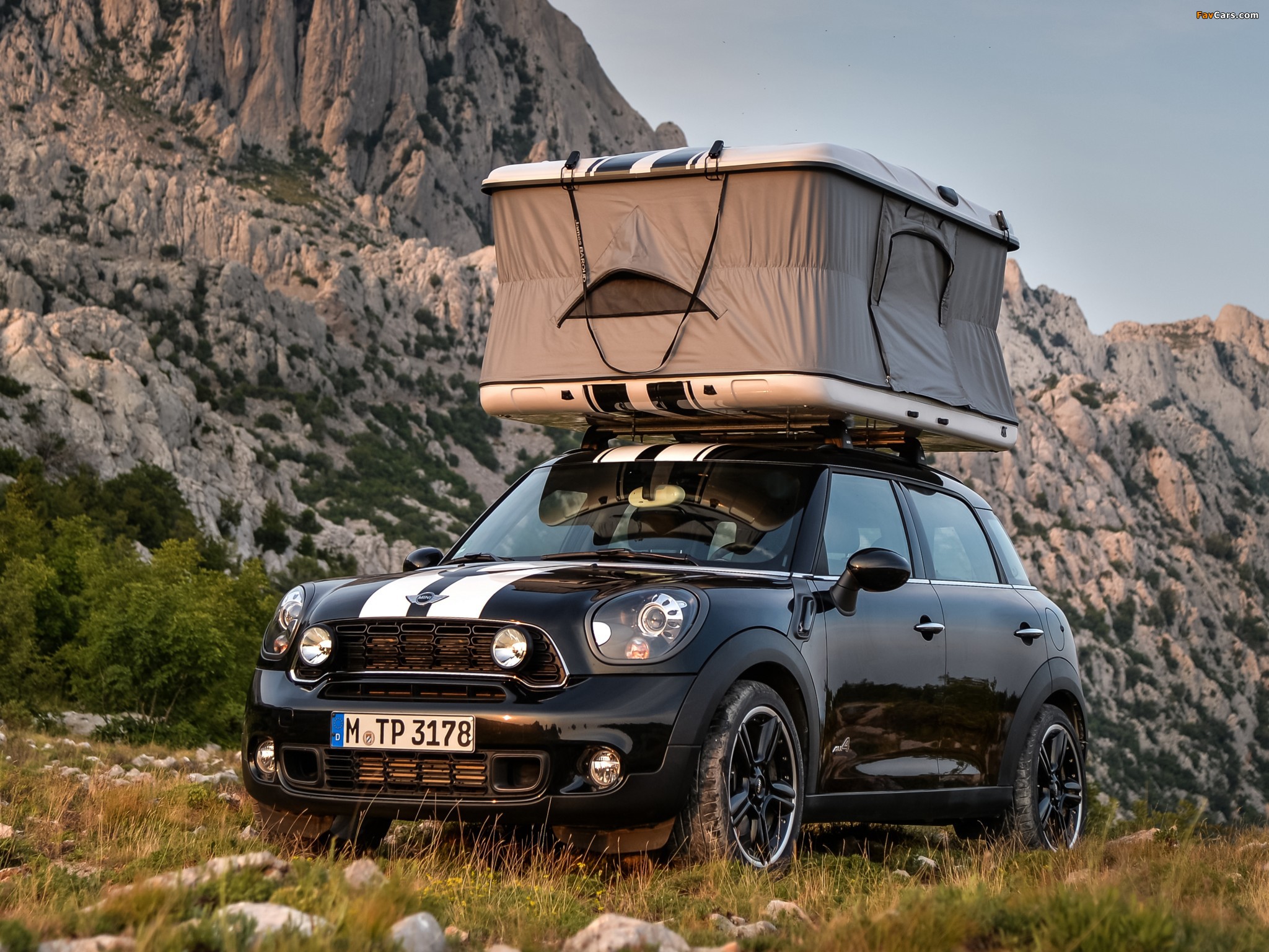 Photos of Mini Cooper S Countryman All4 Accessorized (R60) 2010 (2048 x 1536)