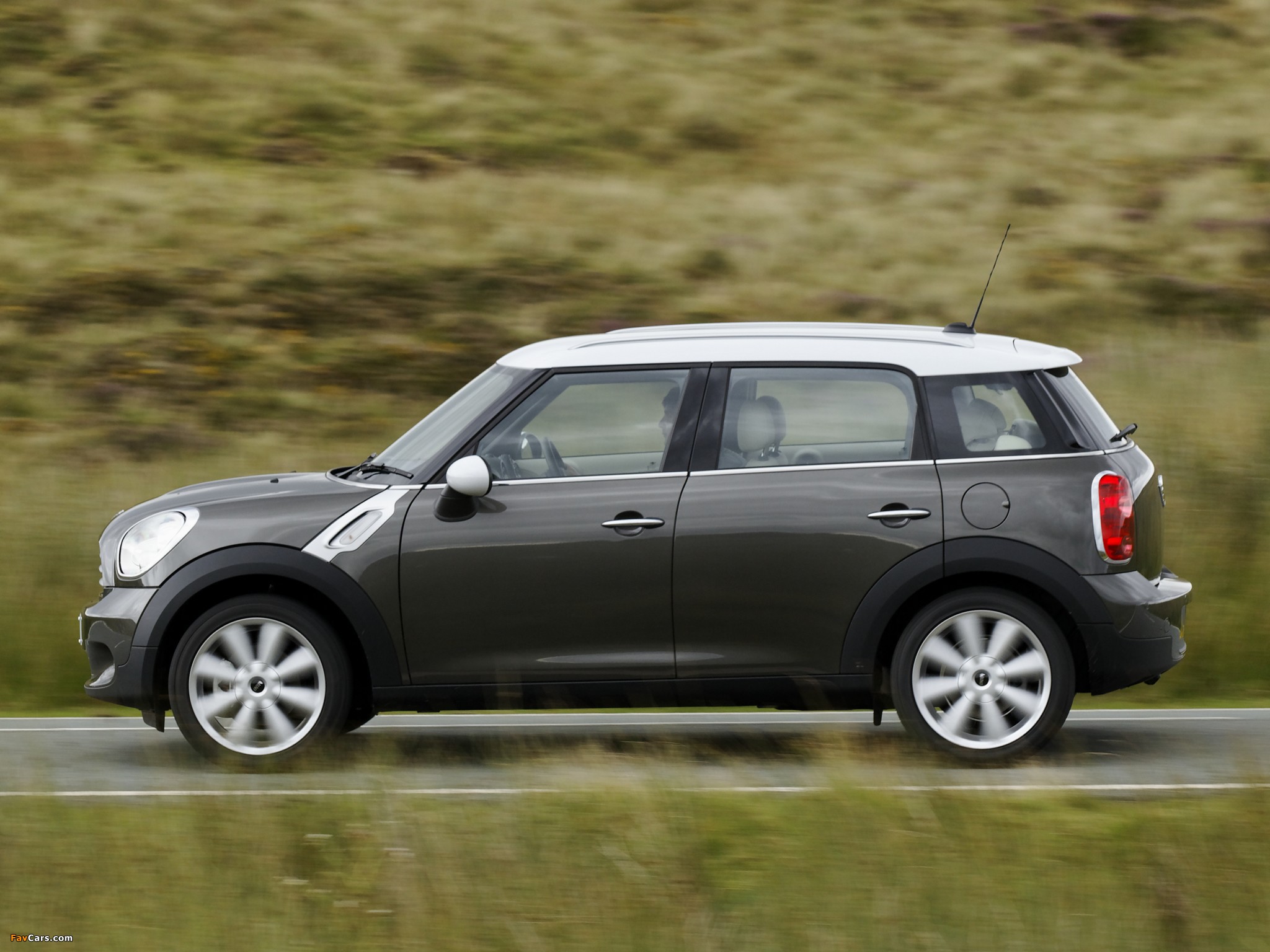 Photos of Mini Cooper D Countryman UK-spec (R60) 2010–13 (2048 x 1536)