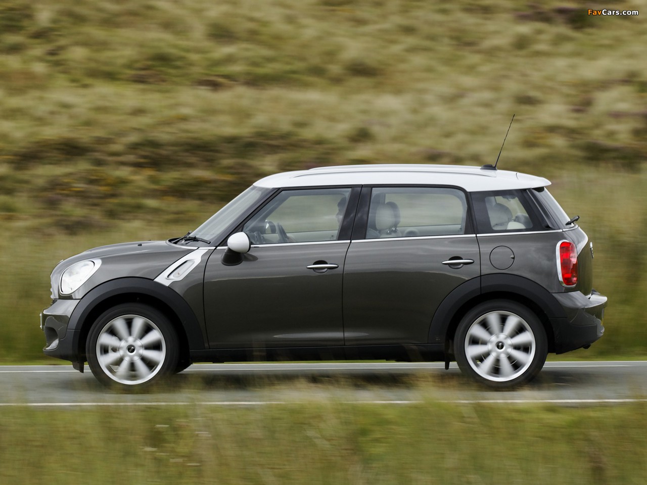 Photos of Mini Cooper D Countryman UK-spec (R60) 2010–13 (1280 x 960)