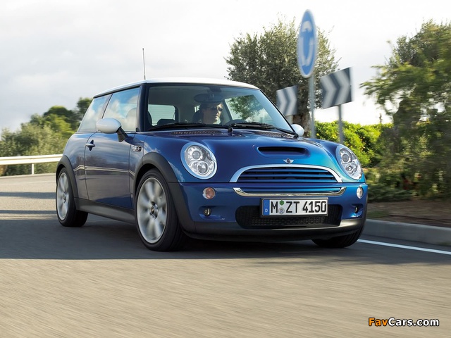 Mini Cooper S (R53) 2004–06 wallpapers (640 x 480)