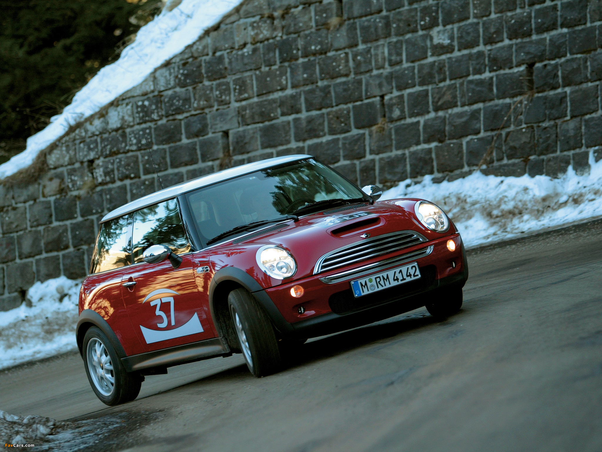 Mini Cooper S (R53) 2004–06 wallpapers (2048 x 1536)