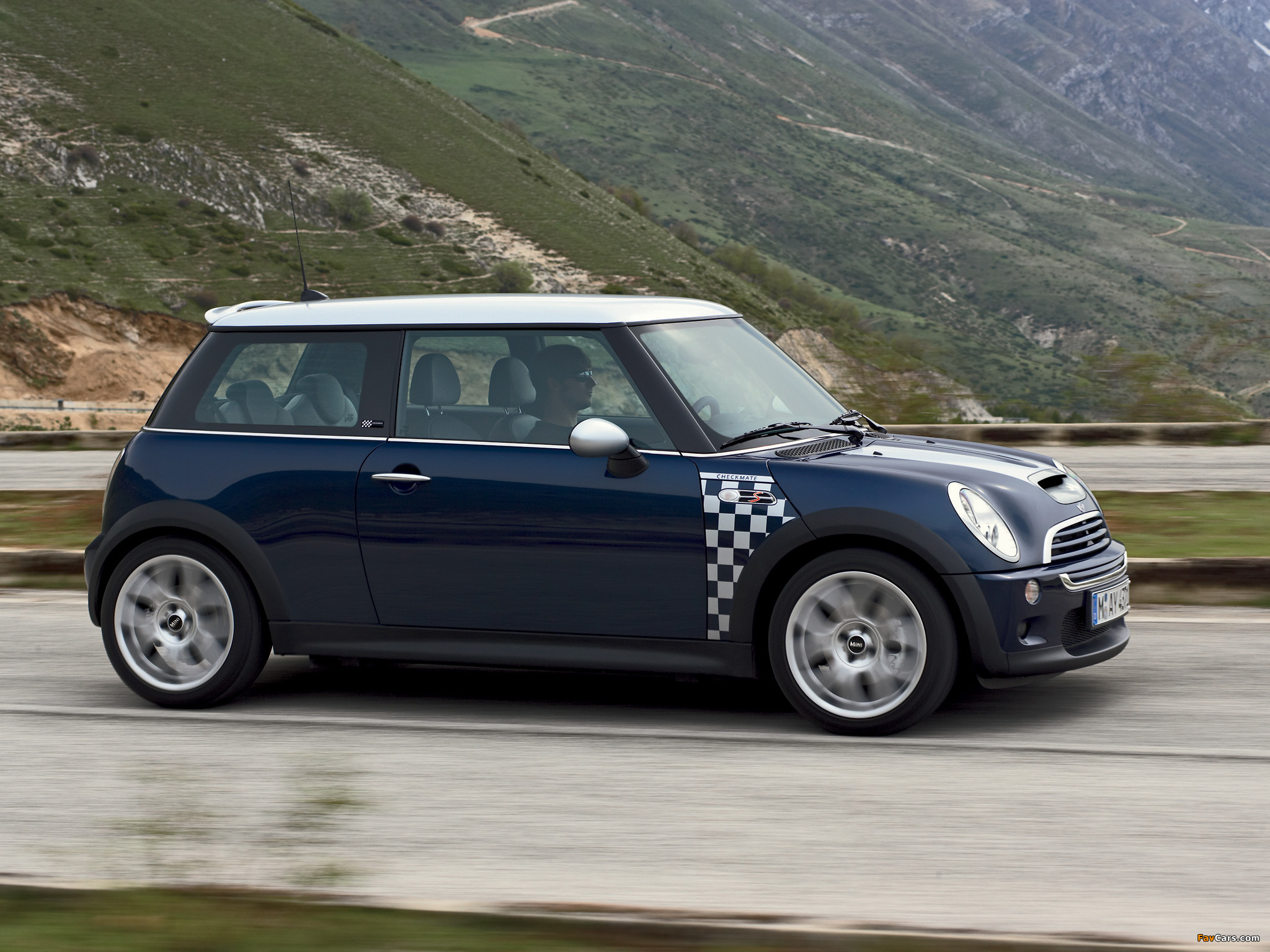 Mini Cooper S Checkmate (R53) 2005 wallpapers (2048 x 1536)