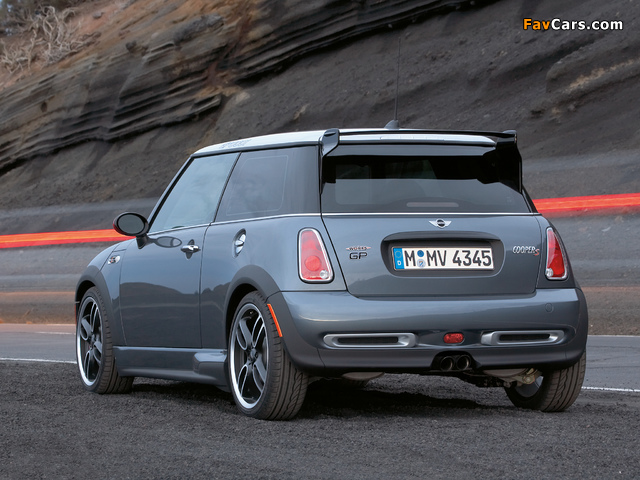 Mini Cooper S John Cooper Works GP (R53) 2006 wallpapers (640 x 480)