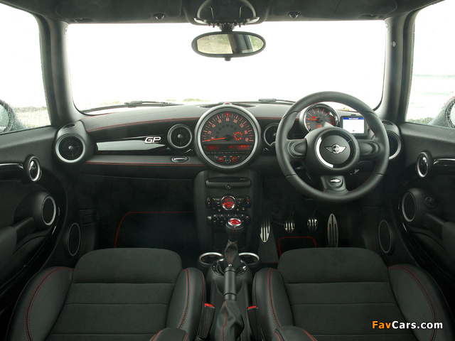 Mini John Cooper Works GP UK-spec (R56) 2012 photos (640 x 480)