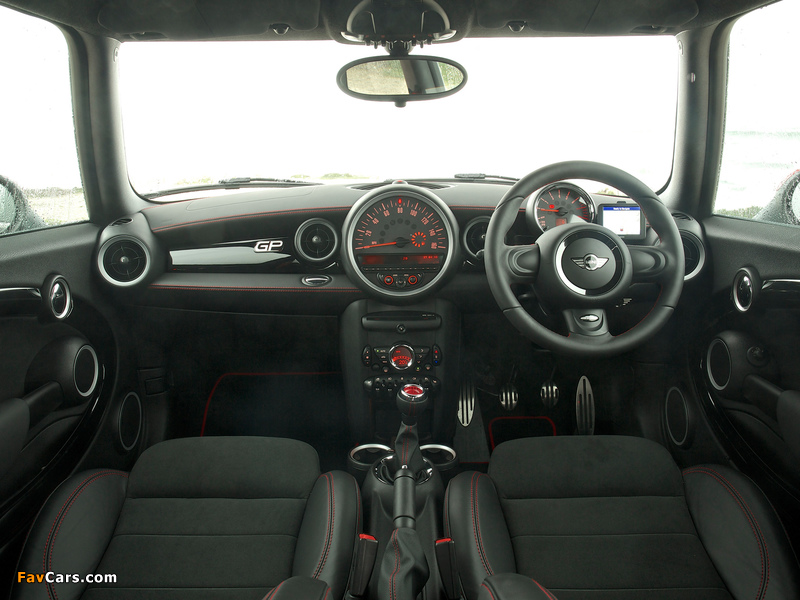 Mini John Cooper Works GP UK-spec (R56) 2012 photos (800 x 600)